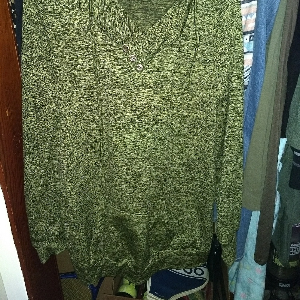 2X Green pullover with front pocket & hood!